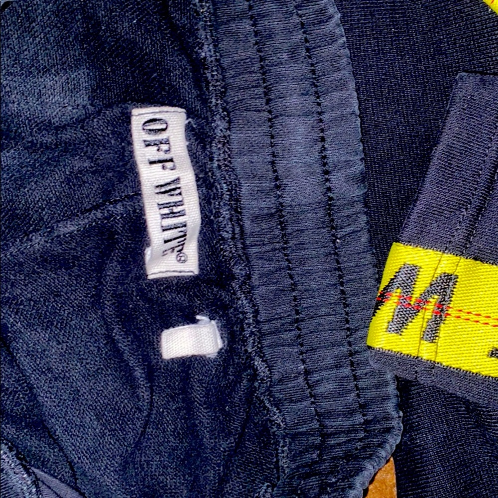 Selling a off white sweater neat condition